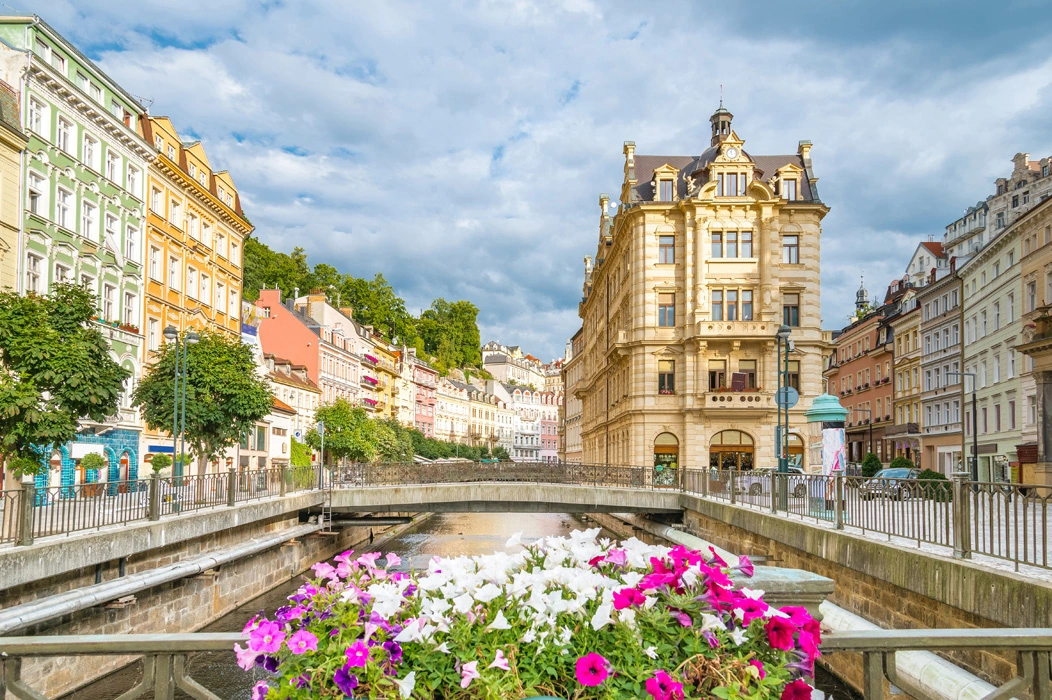 Berlin ve Alpler Trenli Hallstatt Bir Orta Avrupa Masalı Turu Wizz Air ile Kurban Bayramı Özel / 7 Gece Otel Konaklamalı / Ankara Çıkışlı / 2027