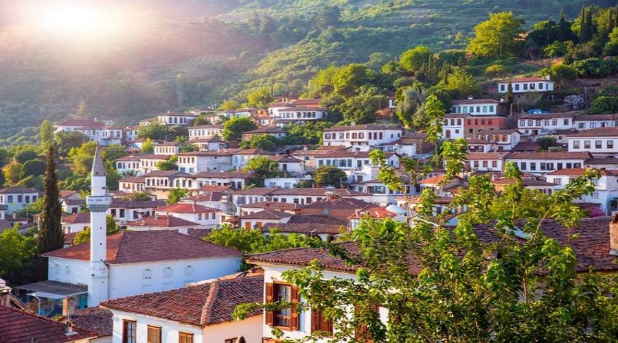 Egenin Saklı Köyleri Birgi Tire Şirince Seferihisar Urla Alaçatı Turu / 2 Gece Otel Konaklamalı / Bursa Çıkışlı