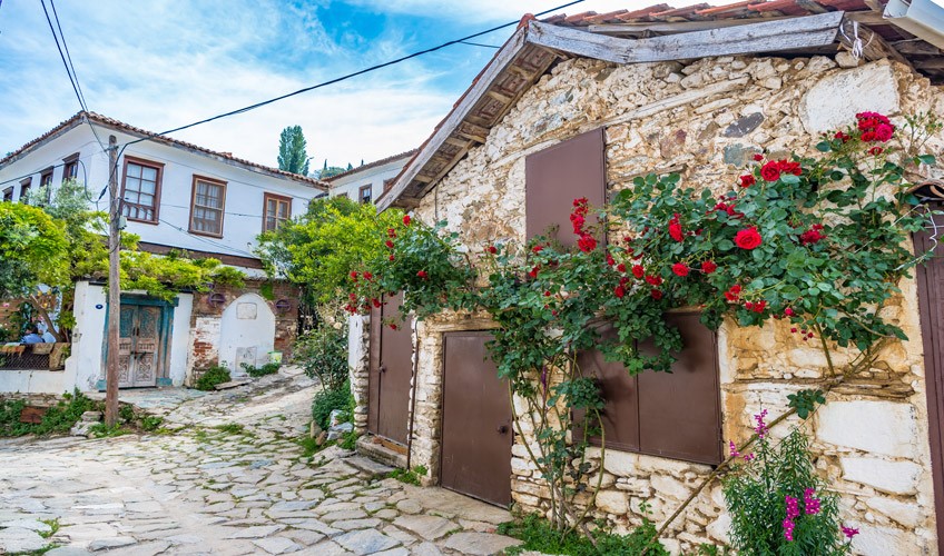 Egenin Saklı Köyleri Birgi Tire Şirince Seferihisar Urla Alaçatı Turu / 2 Gece Otel Konaklamalı / Bursa Çıkışlı