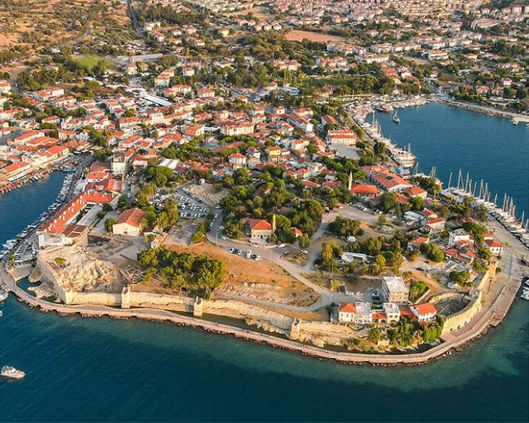 İzmir Alaçatı Sığacık Foça Efes Turu / 2 Gece Otel Konaklamalı / Bursa Çıkışlı