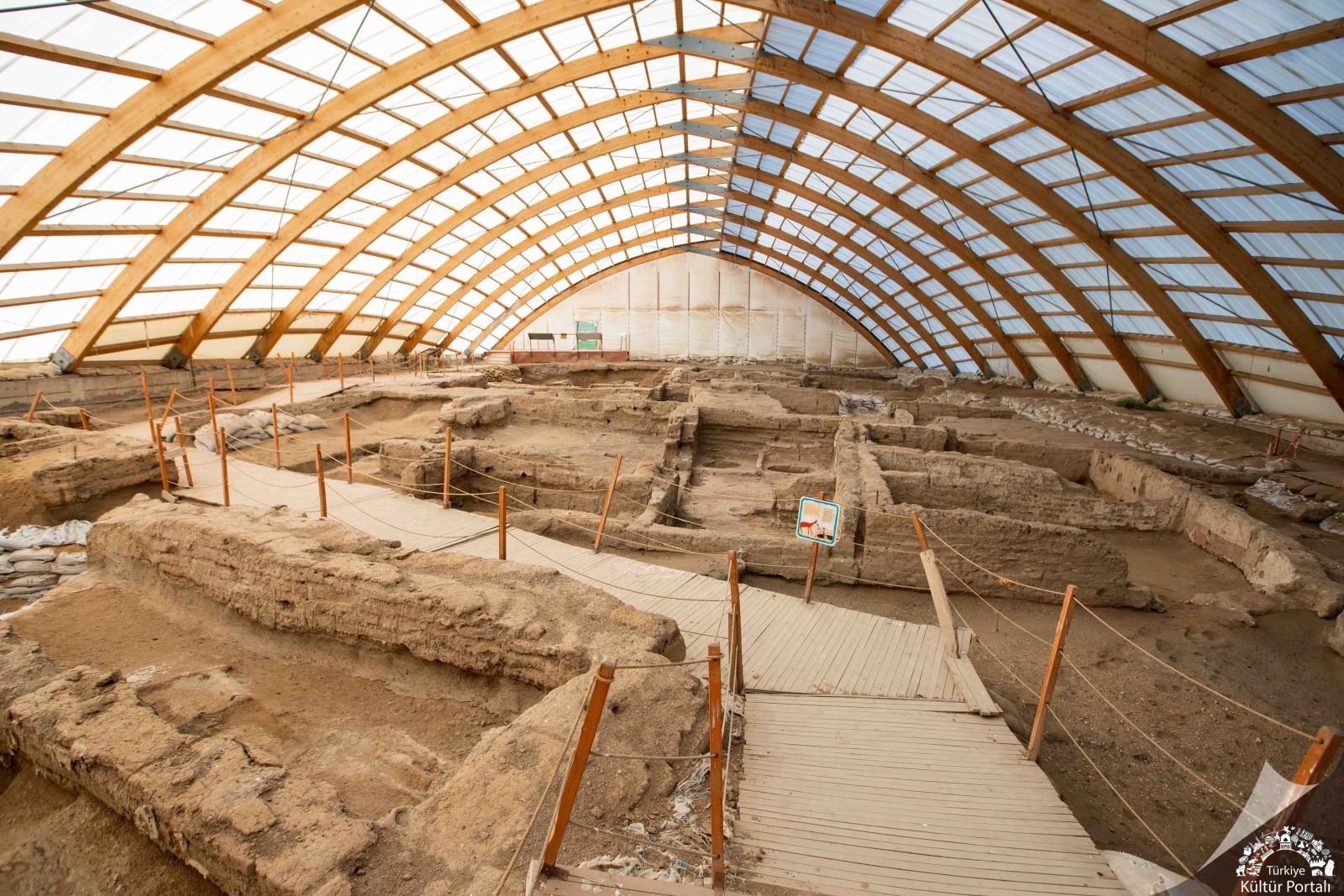 Konya Çatalhöyük Lale Bahçeleri YHT ile Gidiş-Dönüş / 1 Gece Otel Konaklamalı / İstanbul Çıkışlı