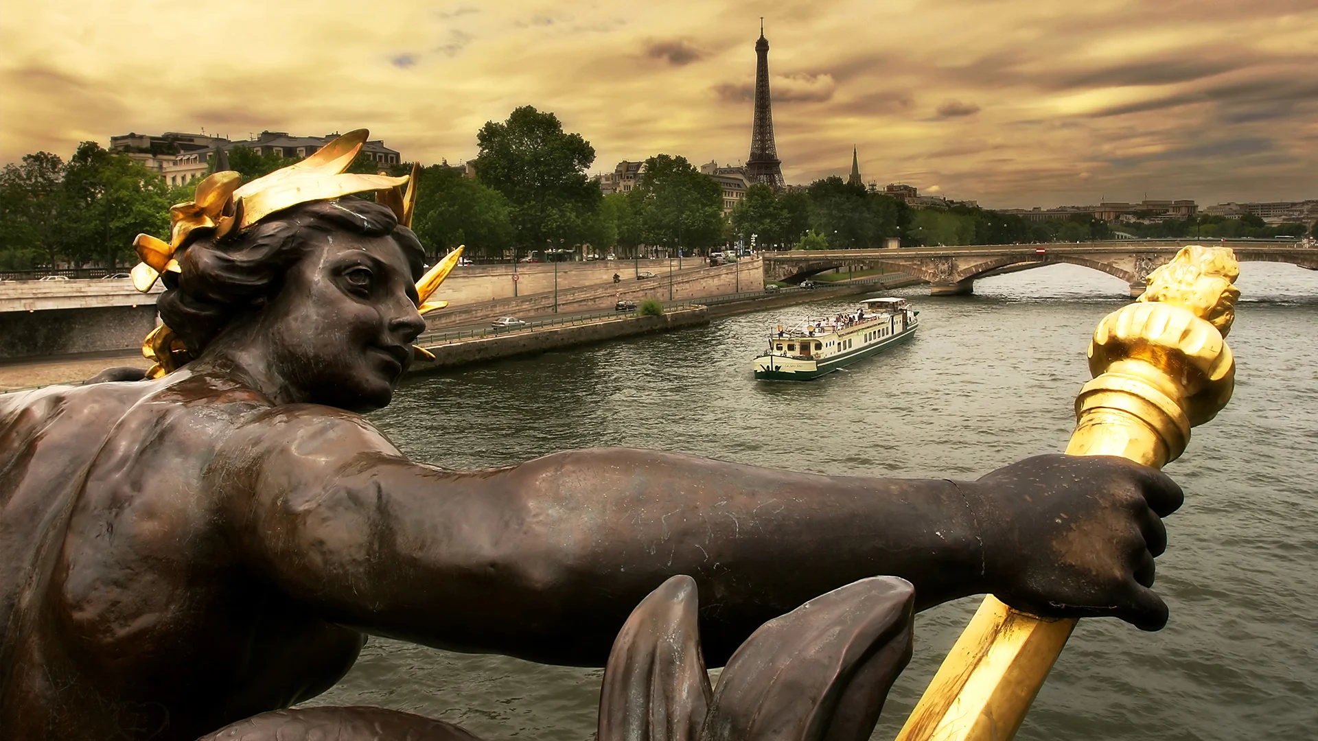 Paris Disneyland Serüveni Turu THY ile / 3 Gece Otel Konaklamalı / İstanbul Çıkışlı