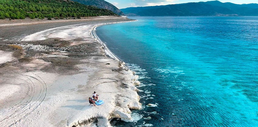 Salda Gölü Pamukkale Çeşme Alaçatı Turu / 1 Gece Otel Konaklamalı / İstanbul Çıkışlı