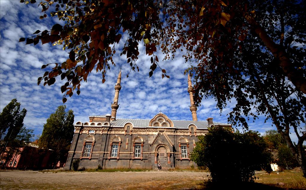 Uçaklı Diyarbakır Bitlis Van Kars Erzurum Turu / 4 Gece Otel Konaklamalı / Ankara Çıkışlı